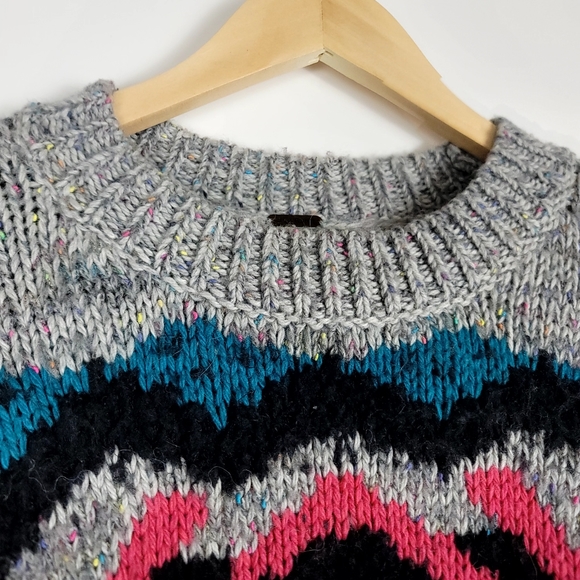 Free People Cropped Soft fuzzy pullover crew neck oversized sweater size Small - Picture 3 of 9